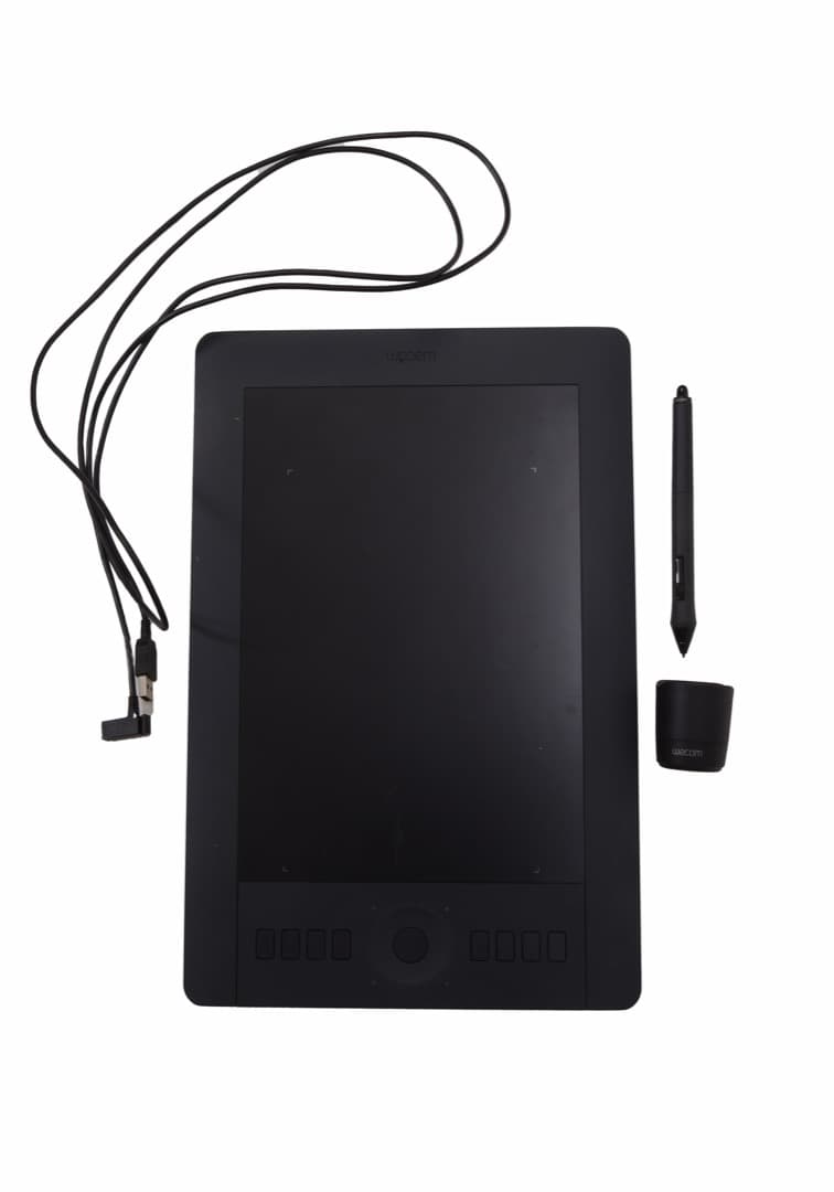 ワコム ペンタブレット intuos Pro PTH-651