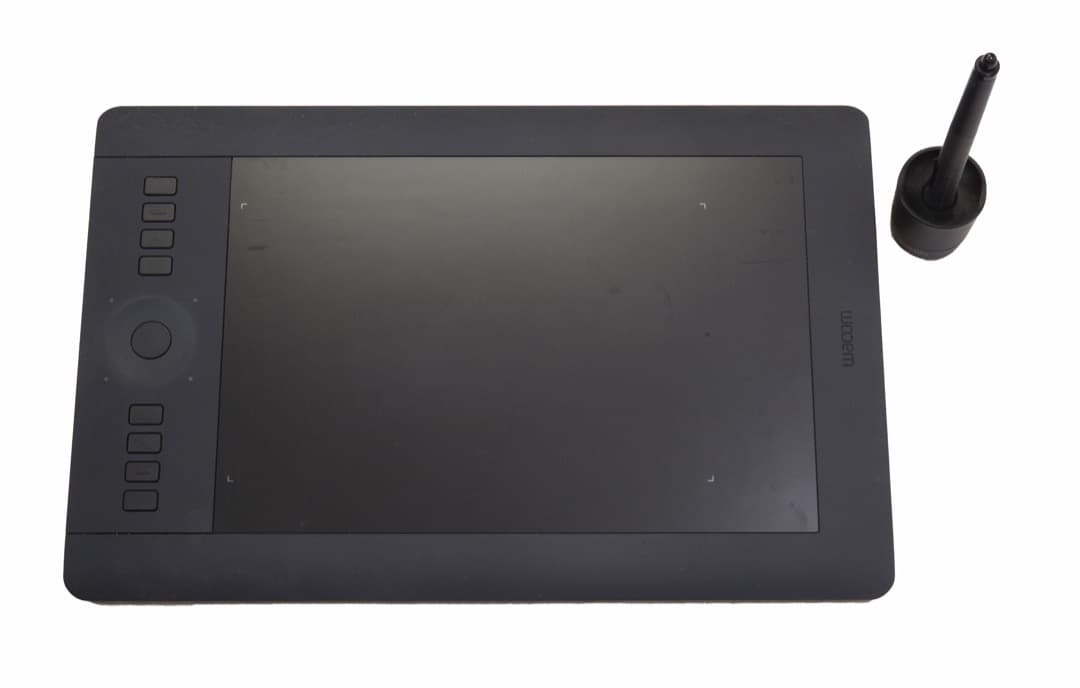 ワコム ペンタブレット intuos Pro PTH-651