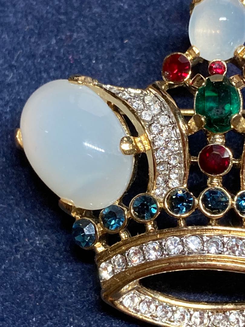 未使用　TRIFARI 王冠ブローチ