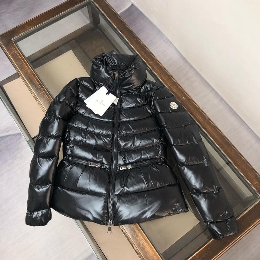 ほぼ新品モンクレール ブラックダウンジャケット 1サイズ