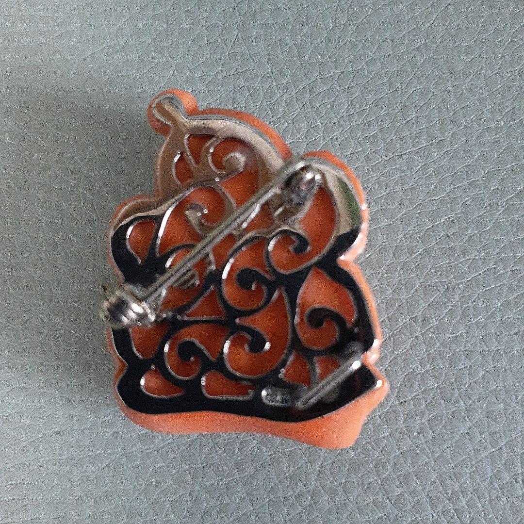 ピエロ　珊瑚ブローチ