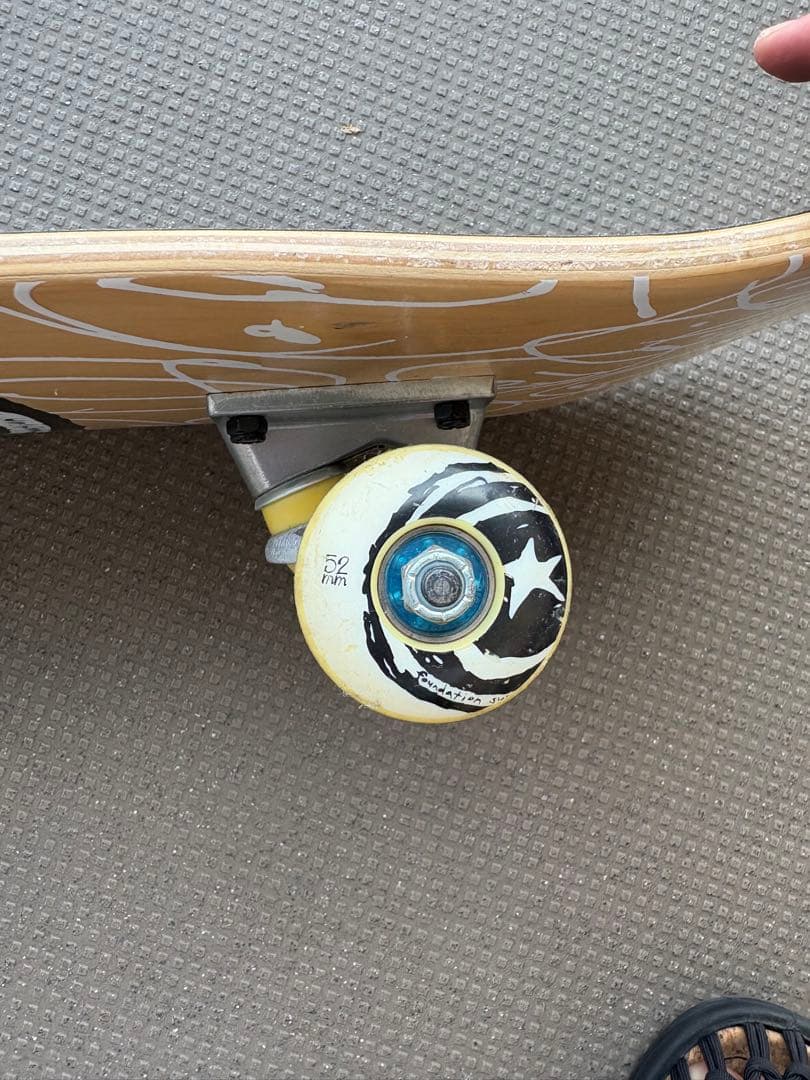 極美品　スケートボードコンプリート　スケボー　ファンデーション　中古スケボー
