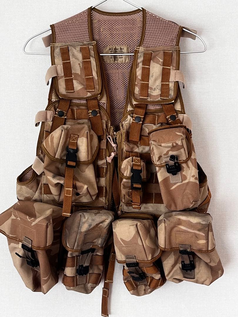 イギリス軍　砂漠迷彩DPM タクティカルベスト（ポーチ 7個付き）