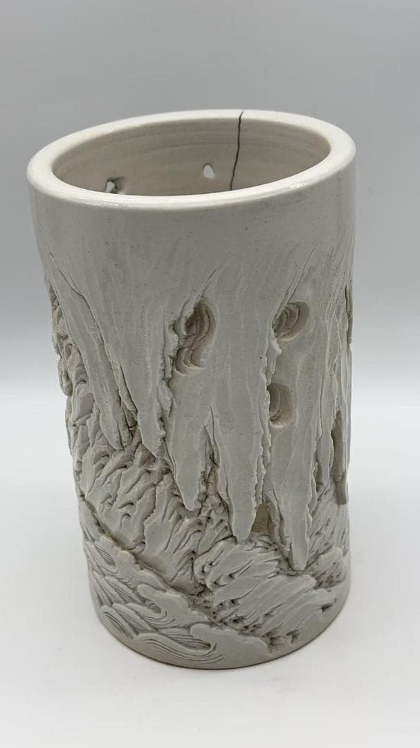 清時代 【王炳荣作】在銘 雕瓷虎獸松林文筆筒 白磁 文房具(Y-8)