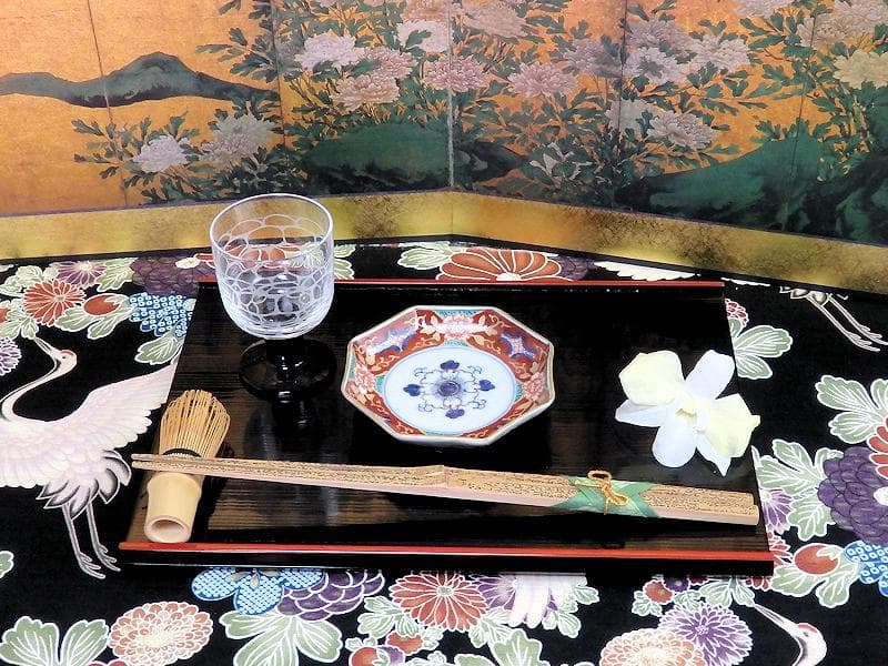 古伊万里　金襴手　牡丹に金唐草の図　３寸皿　豆皿　手塩皿　F243AS-fbtq