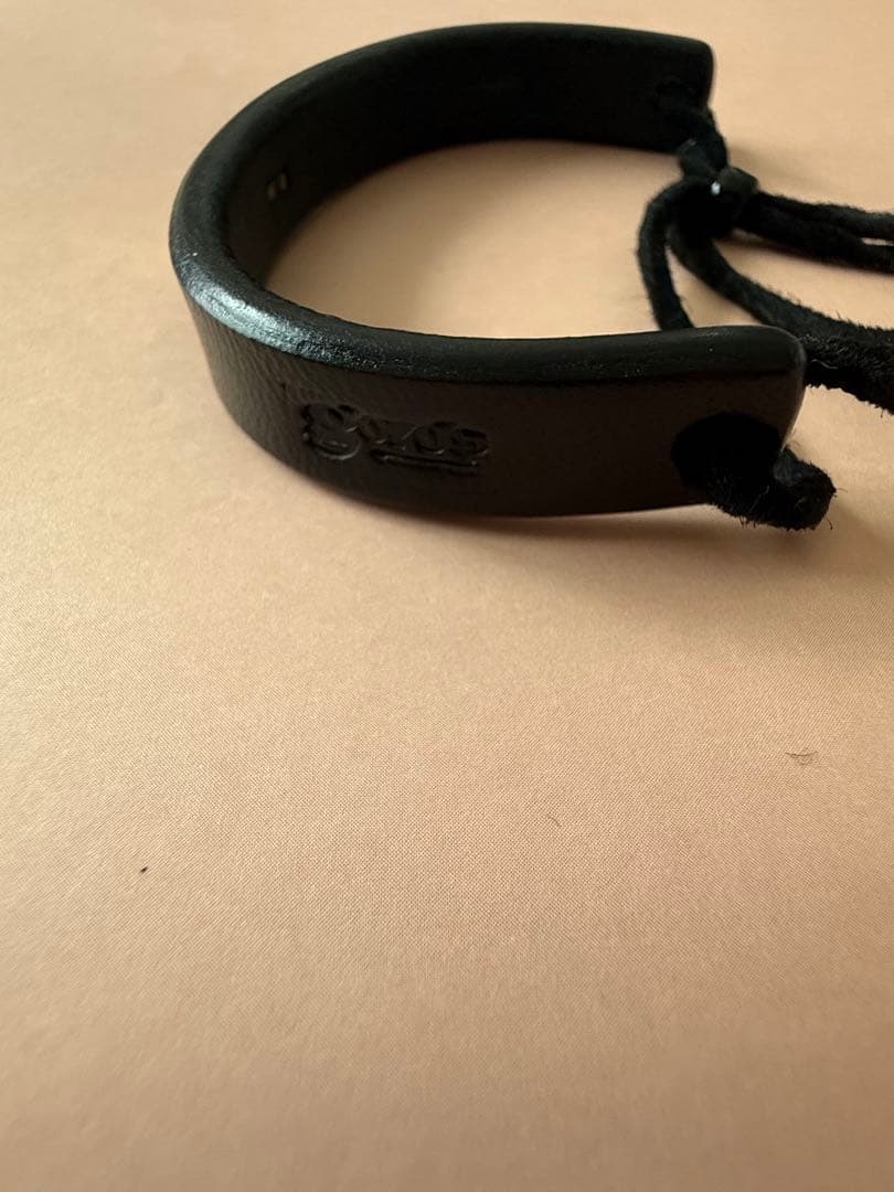 ゴローズ　黒 レザー バングル 金メタル