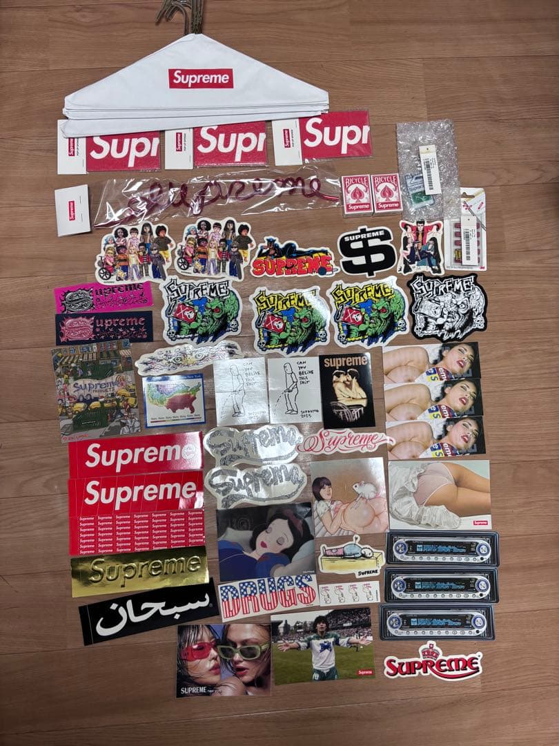 Supreme 小物アイテム & ステッカー&ショッパーセット