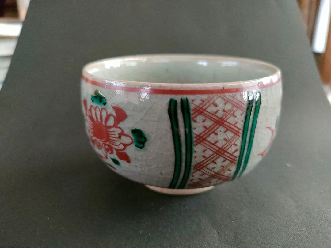 ●【京焼 清水焼】色絵花文 茶碗 貫入釉 窯印あり 抹茶碗 作家物 骨董 茶道具