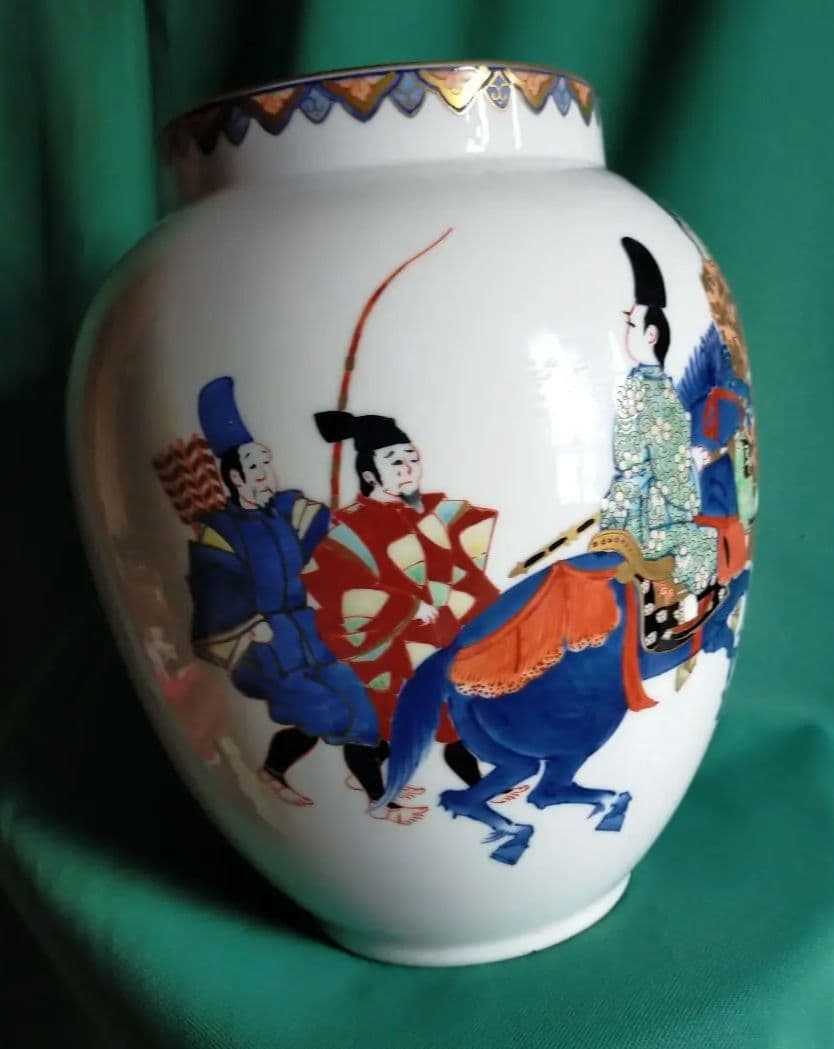 有田　伊万里　武士と馬の絵柄の陶器壺