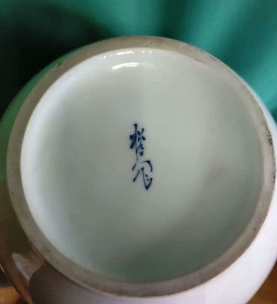 有田　伊万里　武士と馬の絵柄の陶器壺