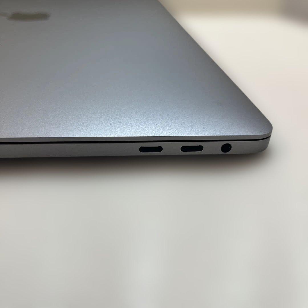 MacBook Pro 2018 15インチ 本体
