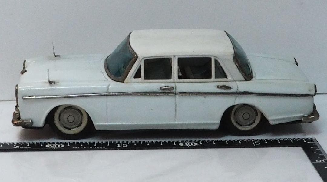 当時物【イスズ ベレル リペイント白】ブリキ製フリクション ミニカー TIN箱無