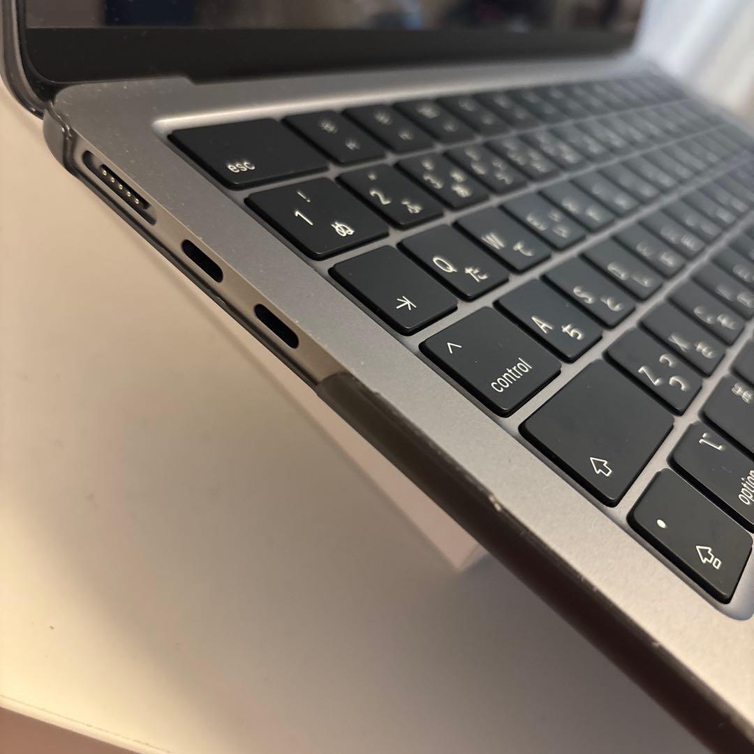 MacBook Air M2チップ　13インチ　スペースグレイ