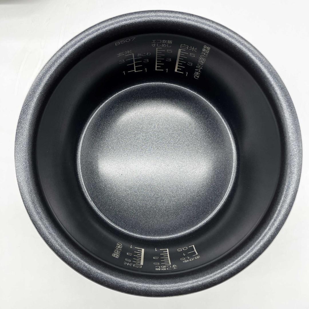 1118-01☆2022年製☆炊飯器☆象印☆極め炊き☆黒厚釜☆5.5合