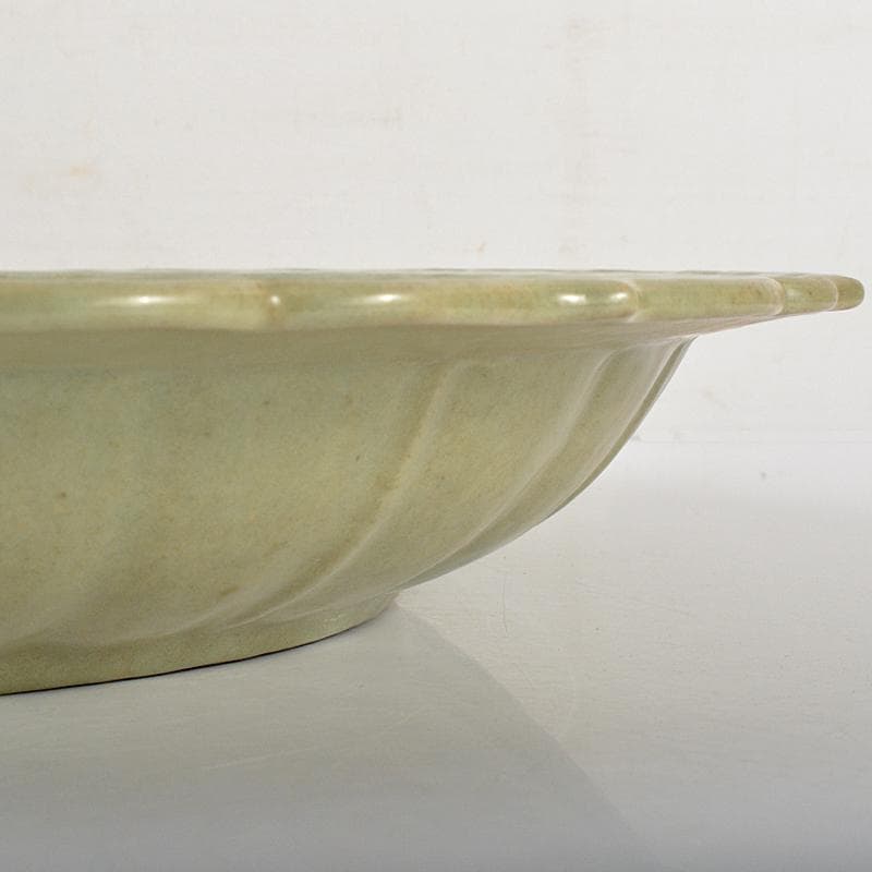 中国　龍泉窯　青磁　陽刻　花文　輪花皿　大皿　直径約38cm　V　R7105B