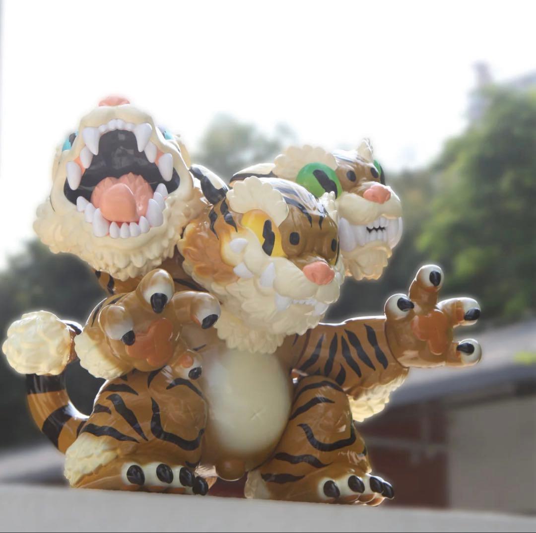 GRAPE BRAIN × STRANGECAT TOYS 三面猛虎 コショウ