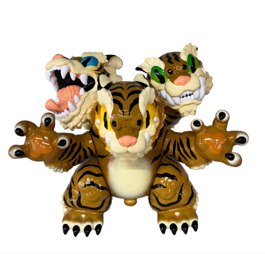 GRAPE BRAIN × STRANGECAT TOYS 三面猛虎 コショウ