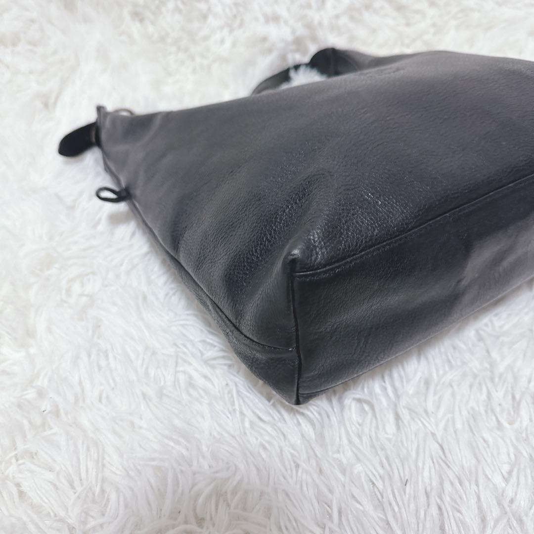 IL BISONTE イルビゾンテ　ハーフムーン　ショルダーバッグ　ブラック