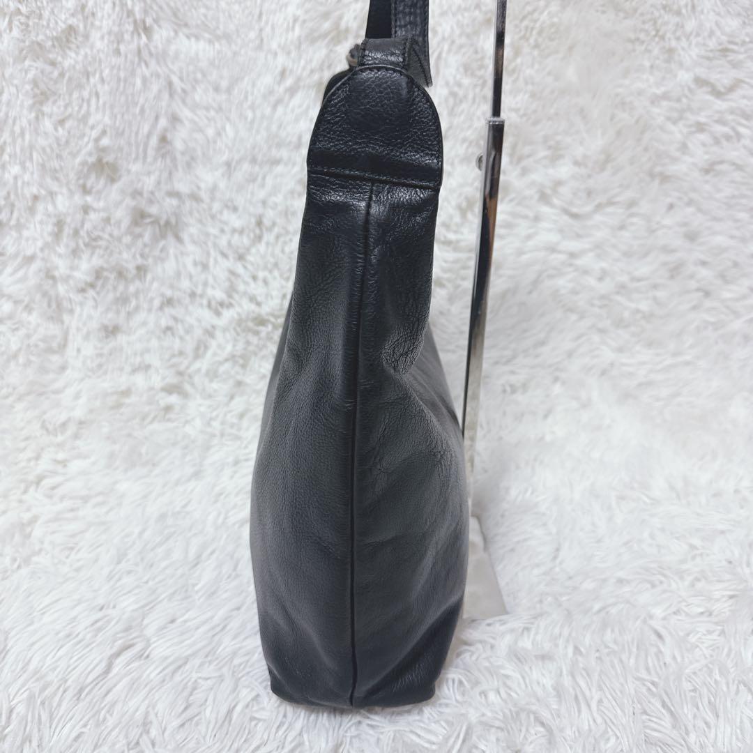 IL BISONTE イルビゾンテ　ハーフムーン　ショルダーバッグ　ブラック