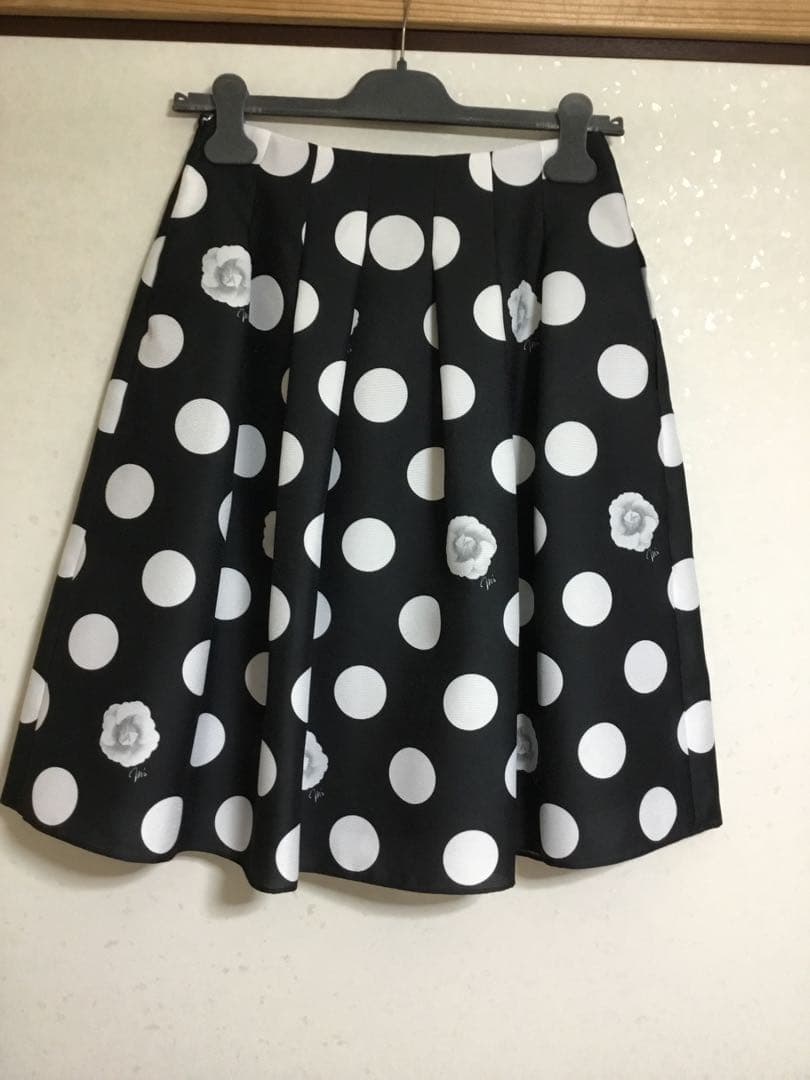 ☆一度着用美品フレアスカート 黒と白の水玉模様