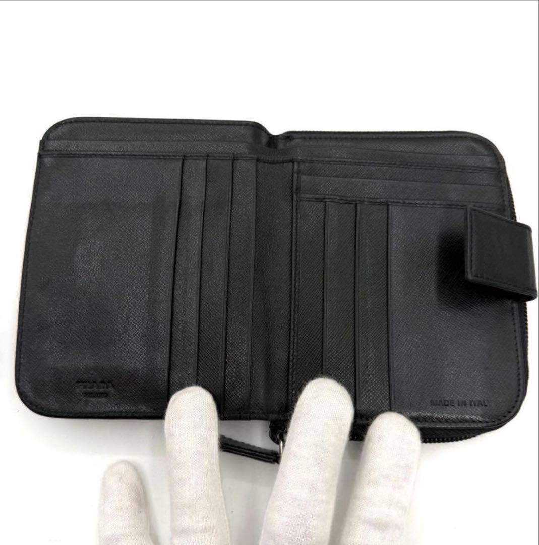 PRADA ブラック レザー 二つ折り財布　三角ロゴプレート