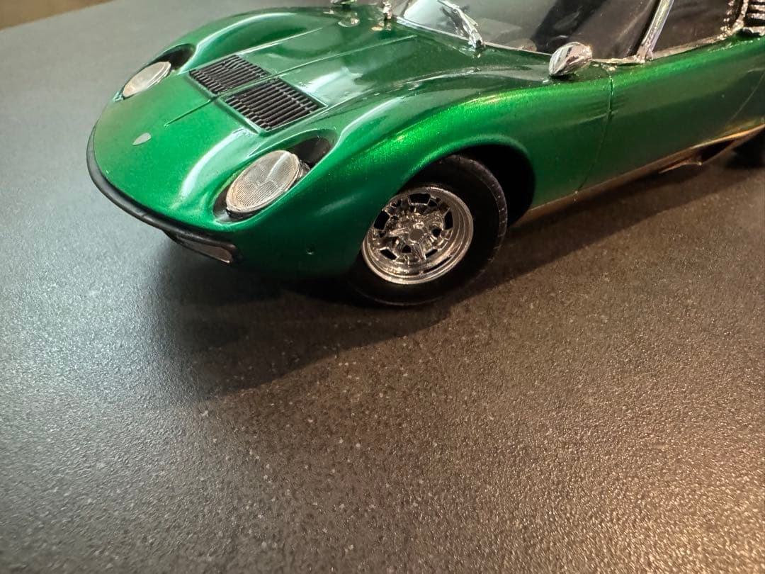 ランボルギーニミウラ　プラモデル完成品　1/24