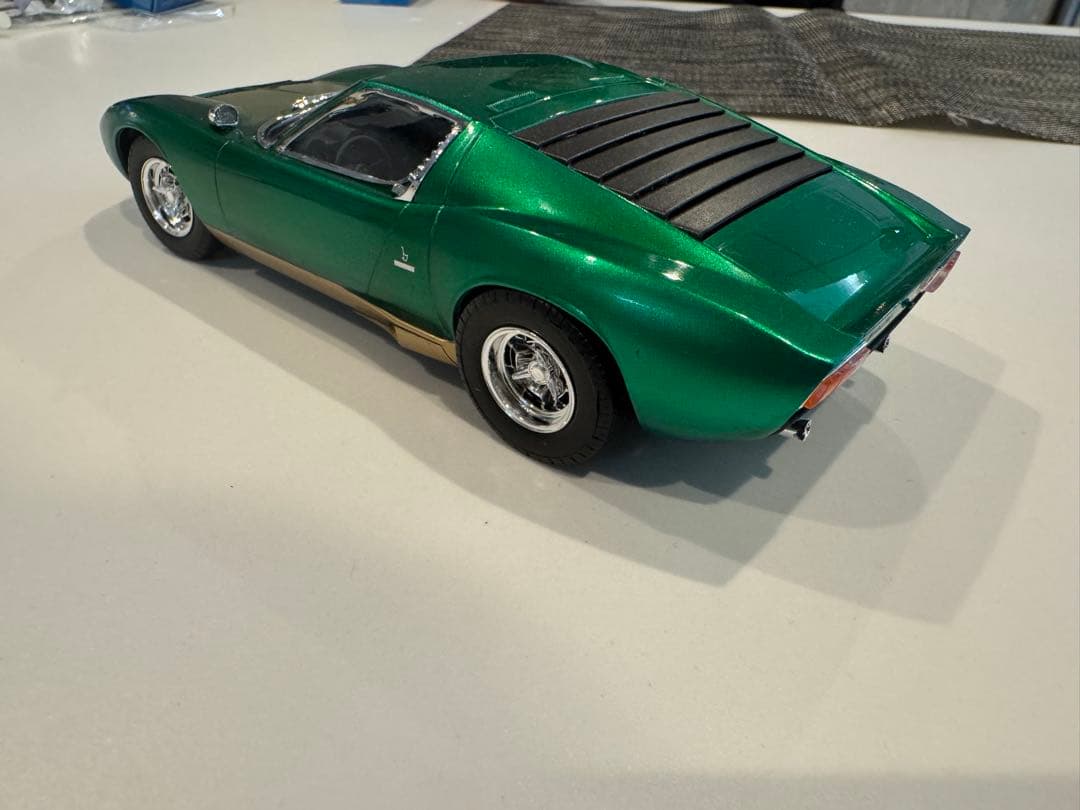 ランボルギーニミウラ　プラモデル完成品　1/24