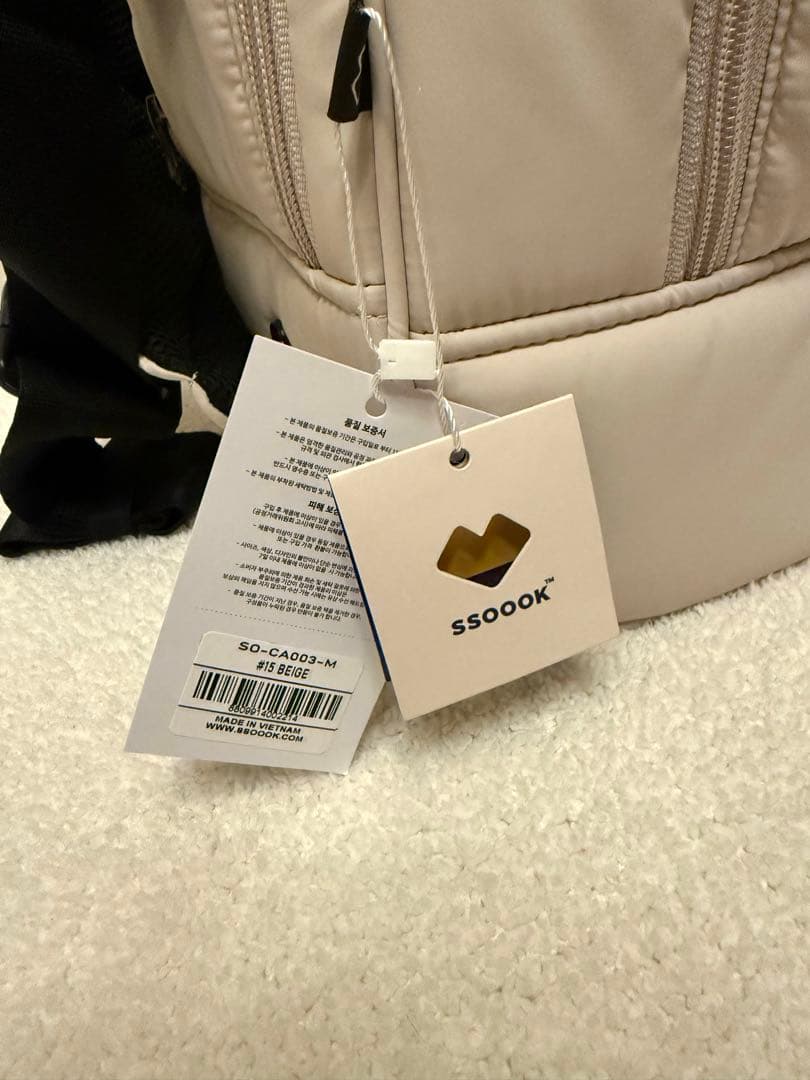 お値下げ！新品　SSOOOK SLINGBAG(バッグ右）タグ付き　ベージュ M