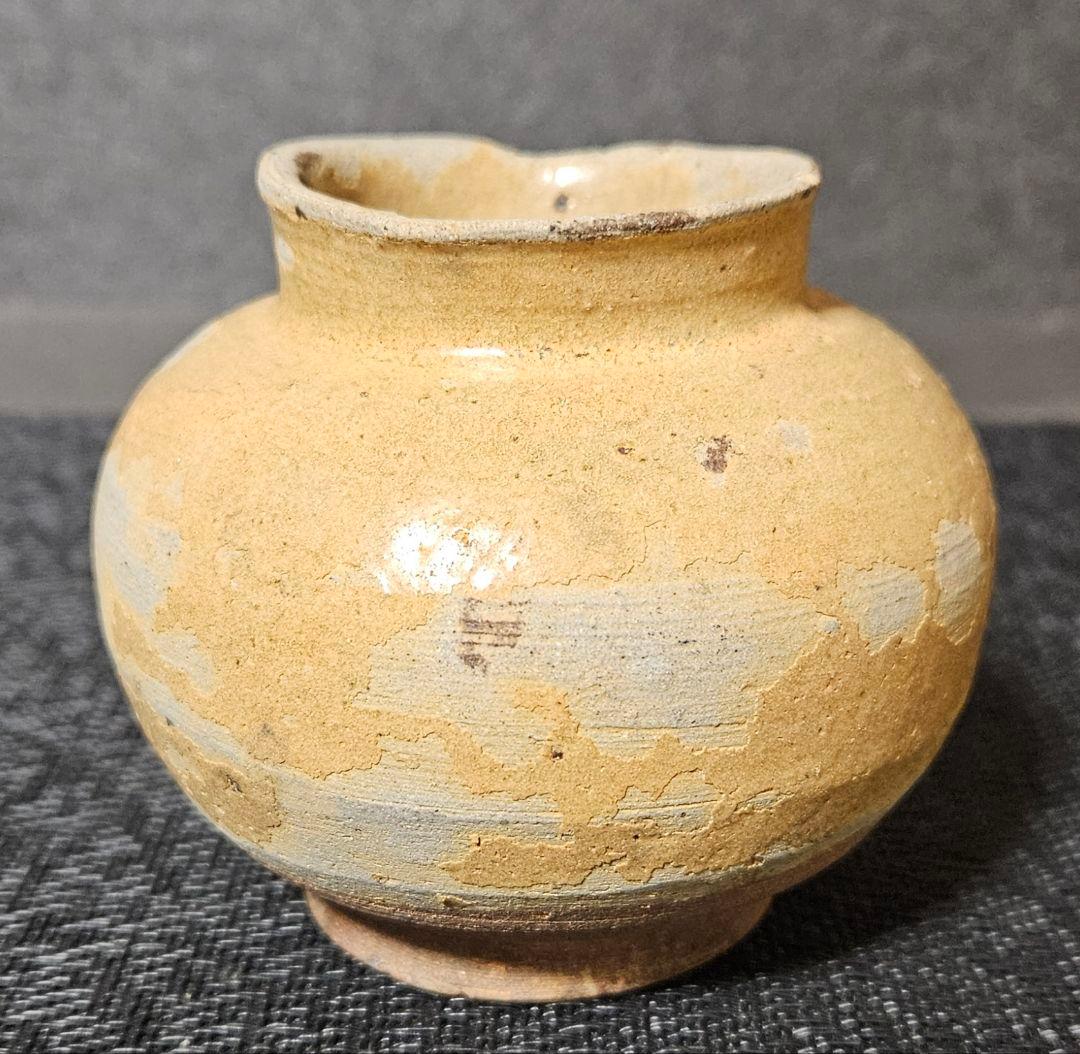中国古美術　中国古陶磁器　唐時代末期頃　越州窯　黄釉　丸形　小壺　花入　茶道具
