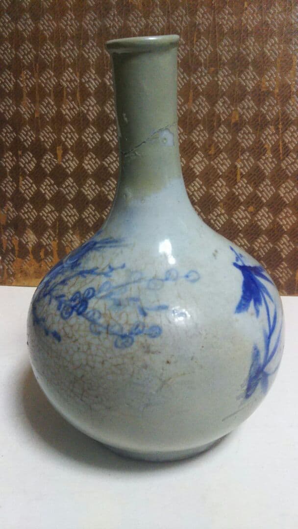 古い李朝の徳利のょうです