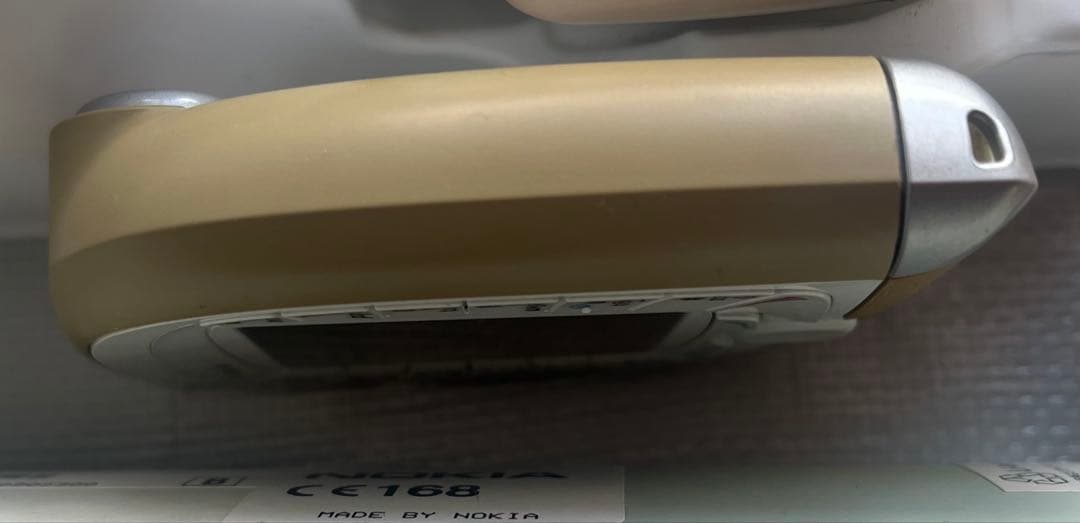 Y*A様 Nokia 7600 本体 ホワイト/ゴールド