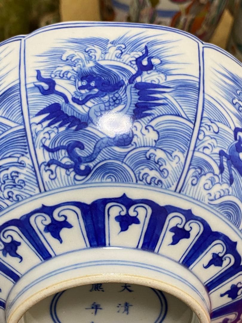 清朝　青い波と魚の絵柄の八角皿