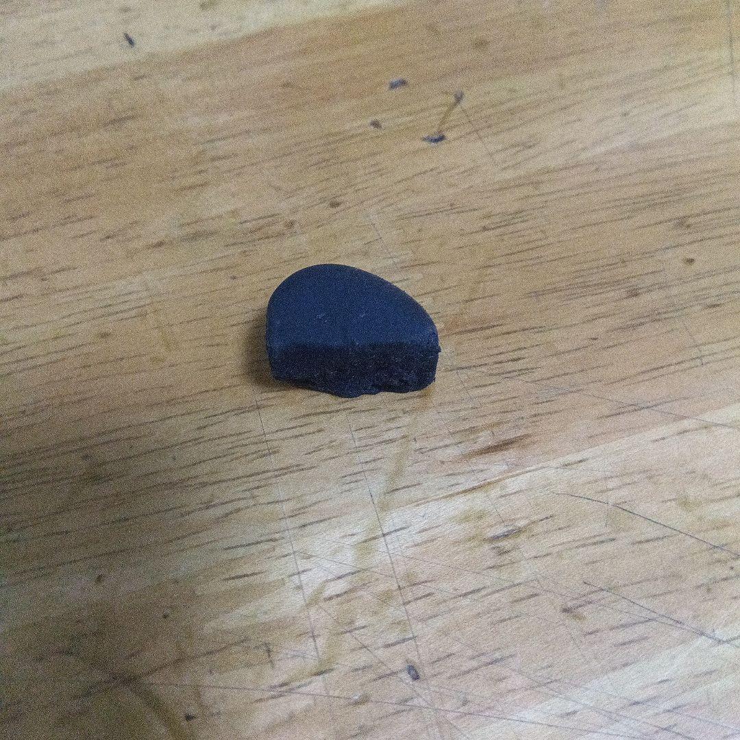 黒 半月形 消しゴム