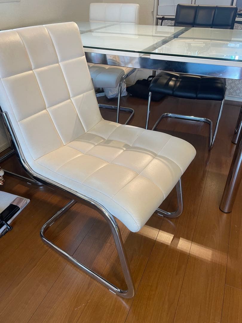 【引き取りのみ】ダイニングセット　ガラス製ホワイトダイニングテーブル