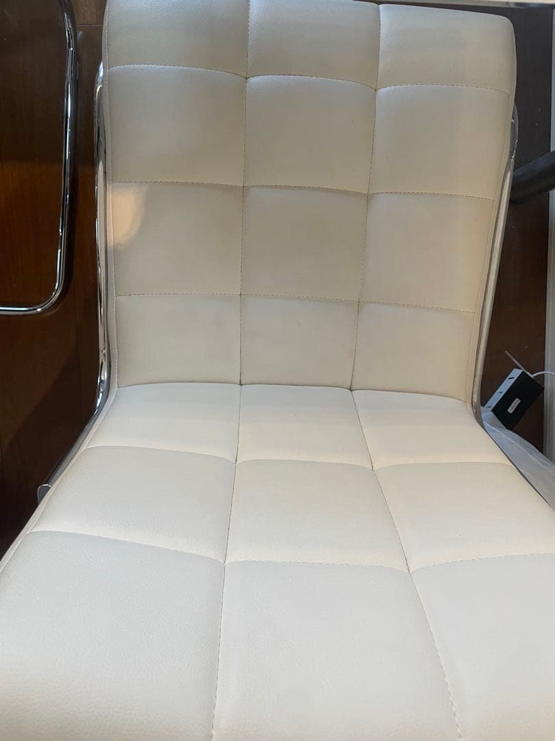 【引き取りのみ】ダイニングセット　ガラス製ホワイトダイニングテーブル