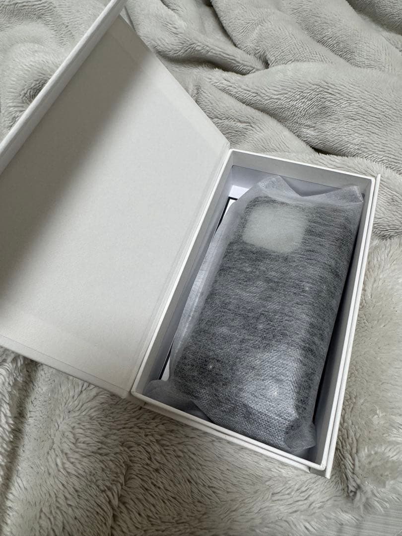 DEMIU ブラック レザー スタッズ iPhone15Proケース