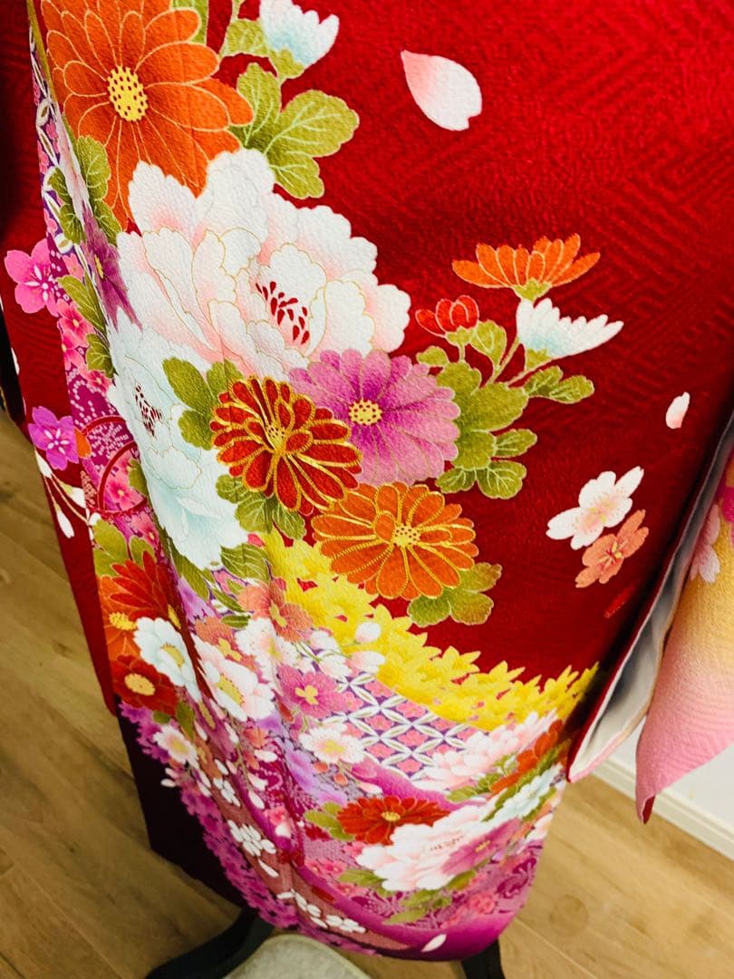 華やかな赤い振袖フルセット　花柄　正絹　美品　成人式