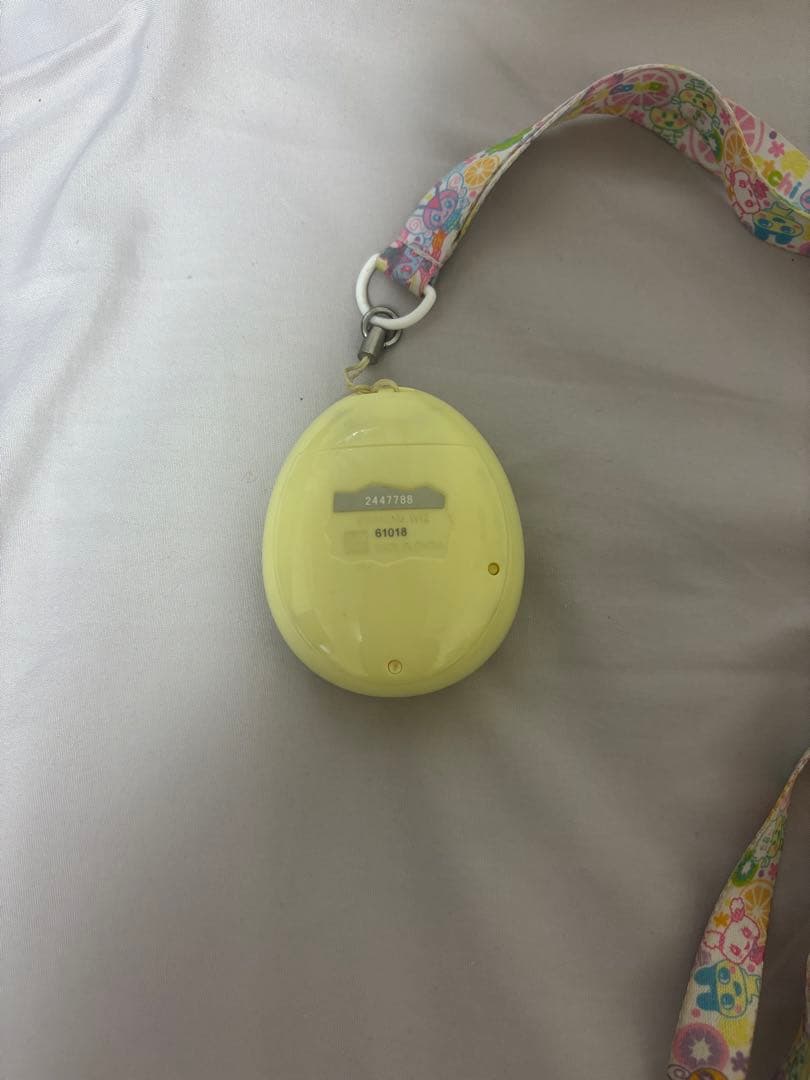 【動作確認済み】たまごっちみーつ　イエロー　ストラップ付き