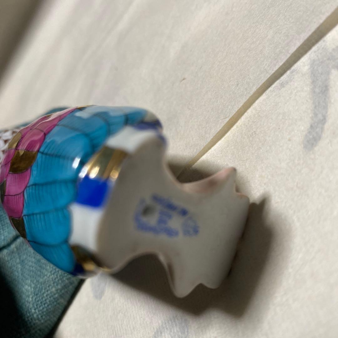 カラフルなフクロウの陶器置物