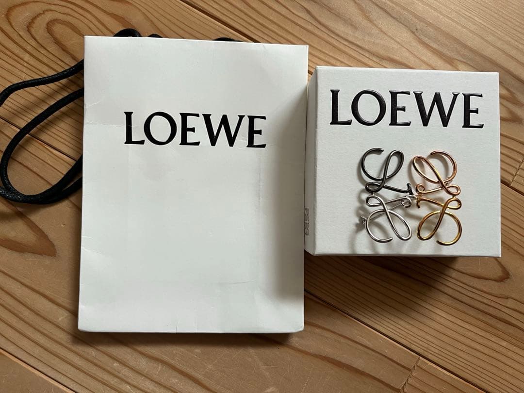 ロエベ　LOEWE ブローチ　4色