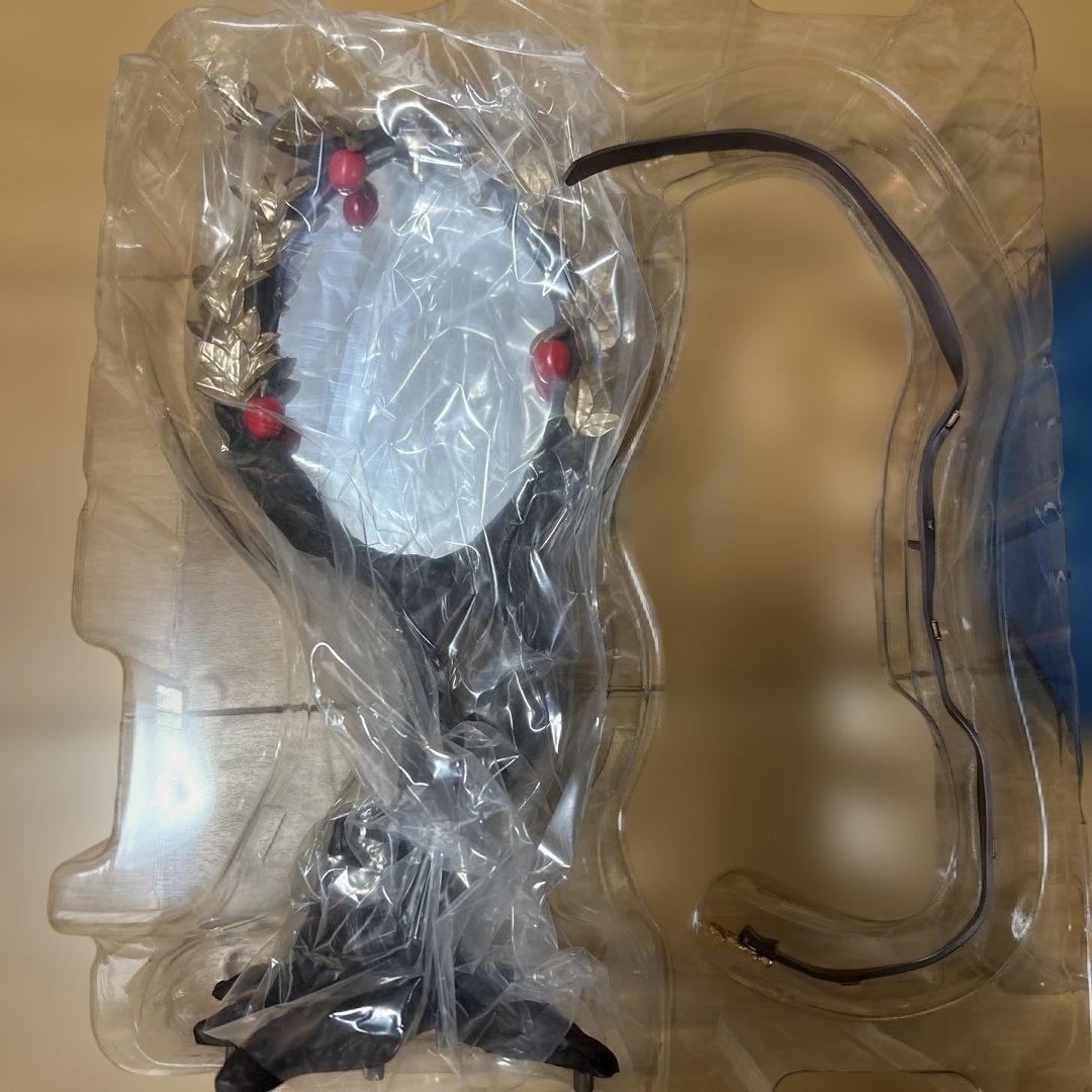 ツイステ　ヴィル　1/8スケールフィギュア　アニプレックス　缶バッジ　ポスカ付き