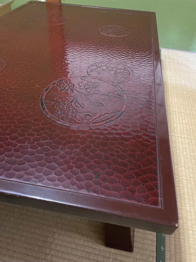 送料込み！　手彫り彫刻が美しい座卓　民芸品