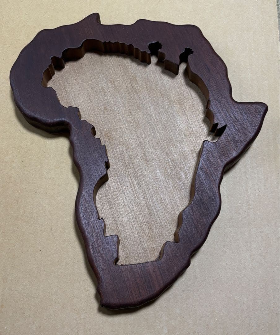 アフリカ大陸　壁掛け　動物12匹　木製パズル　29✖️25 ✖️2、2