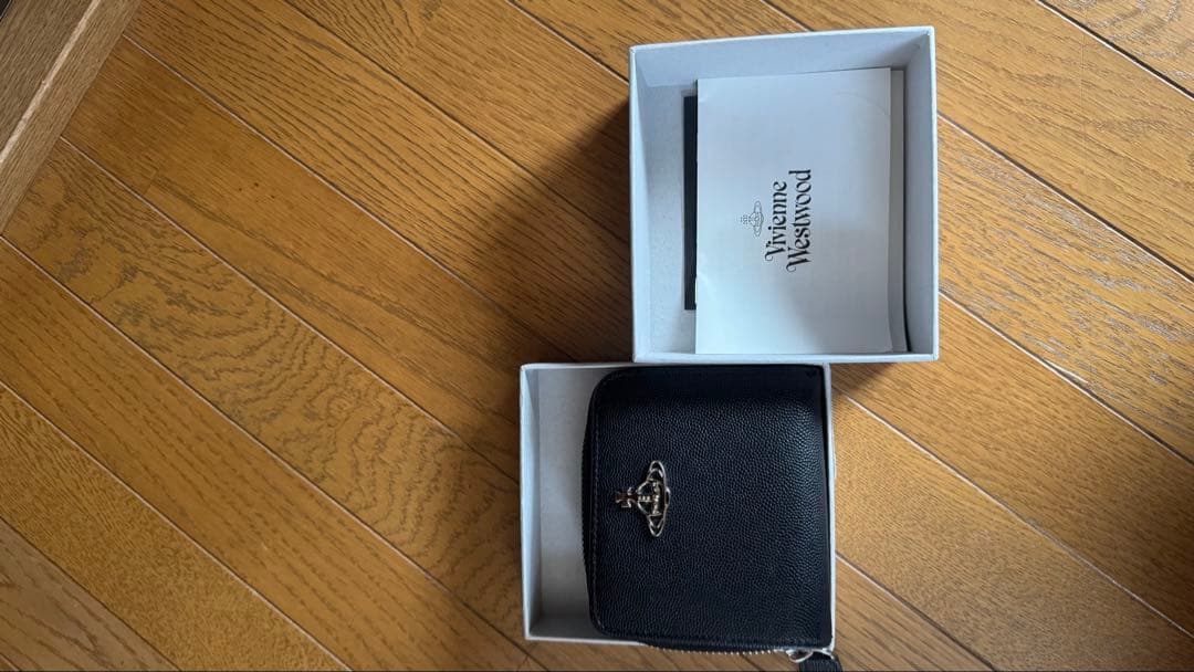 ヴィヴィアン ウエストウッド 二つ折り財布