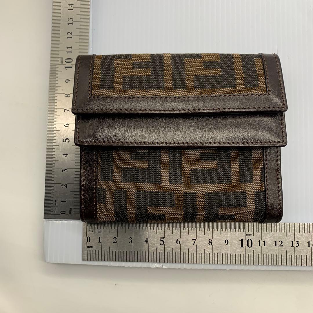 ☆新品未使用☆FENDI☆フェンディ☆二つ折り財布
