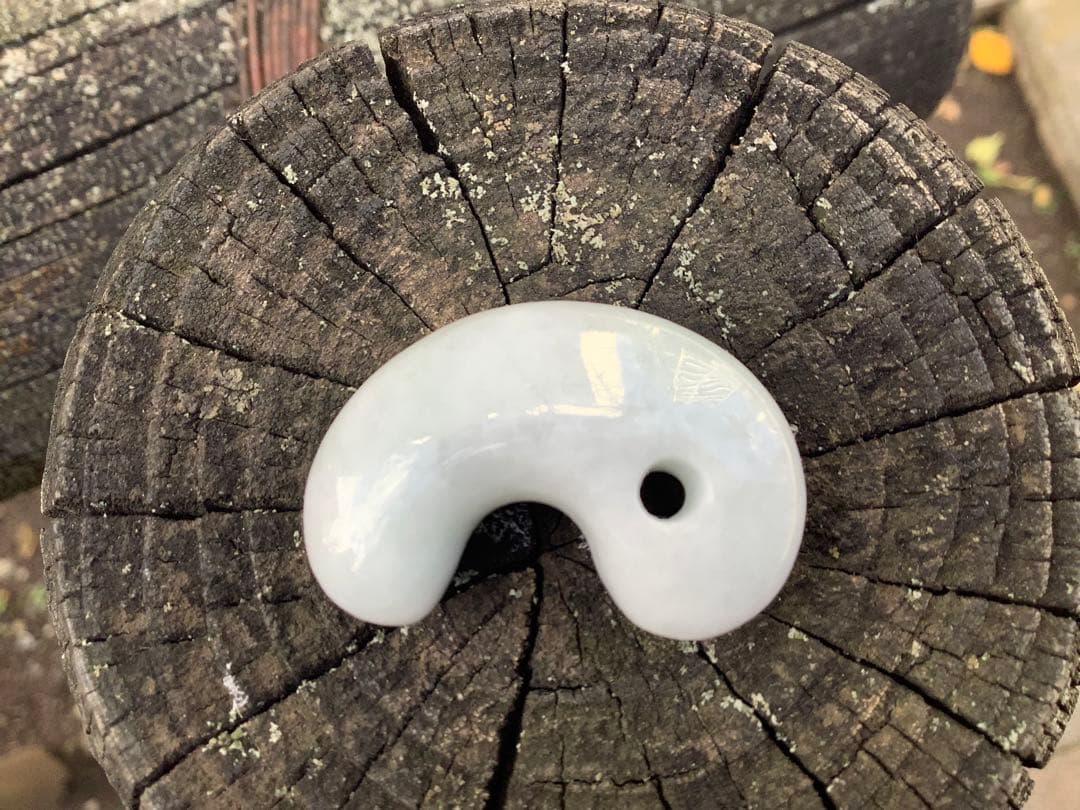 ✳安価卸し値段　幸運引き寄せる糸魚川翡翠勾玉　本物を１個お持ちください　鑑別書付