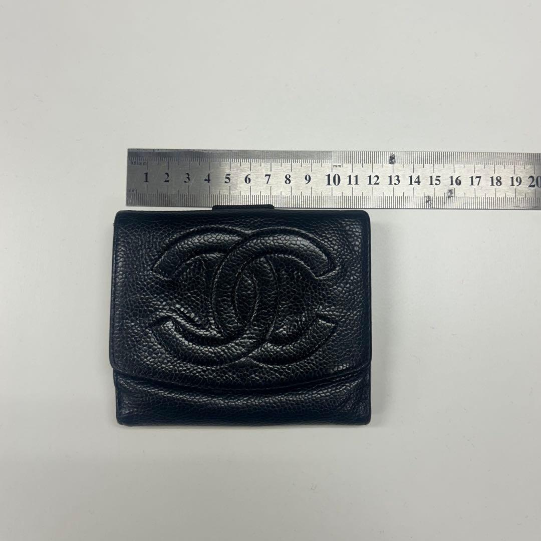 CHANEL シャネル 黒 キャビアスキン 折り財布 ロゴ入り レディース