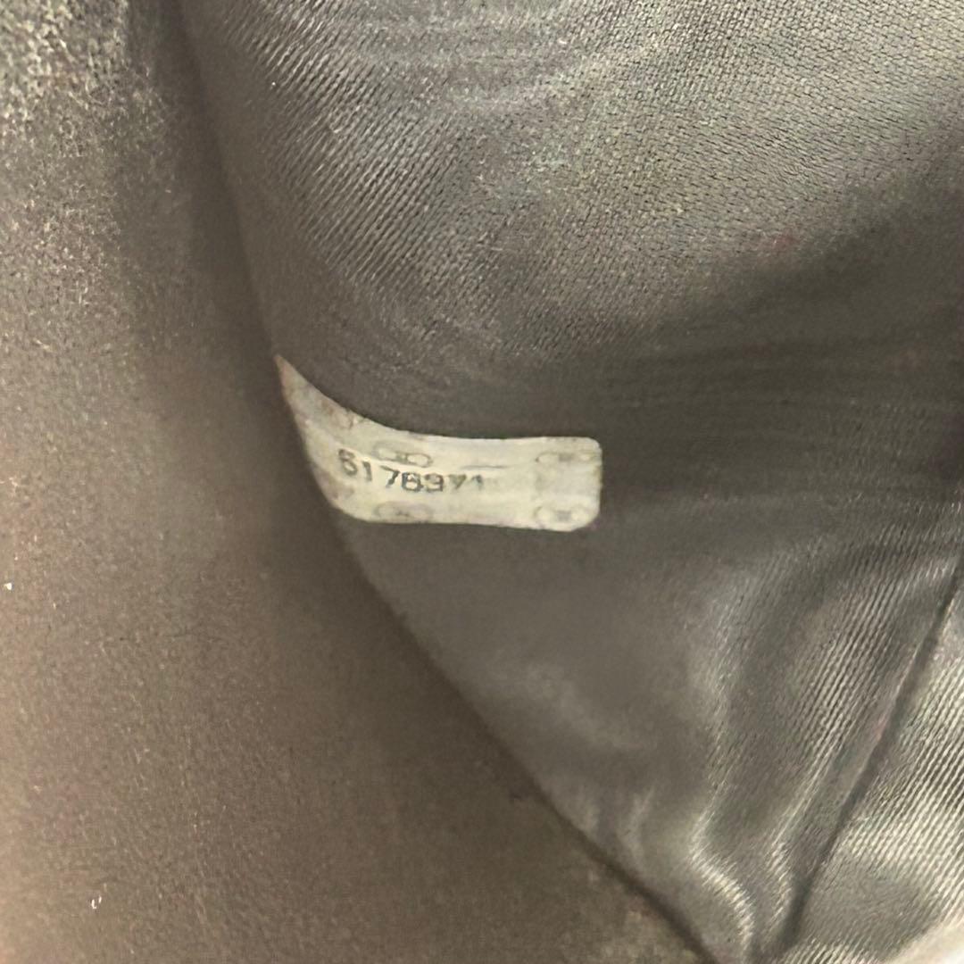 CHANEL シャネル 黒 キャビアスキン 折り財布 ロゴ入り レディース