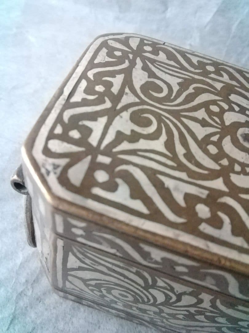 銀象嵌青銅ベタル箱、イスラム　フィリピン　ミンダナオ　アンティーク