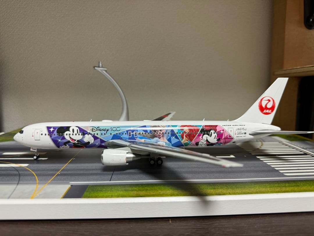 JAL ボーイング767 ディズニー100周年モデル　1/200